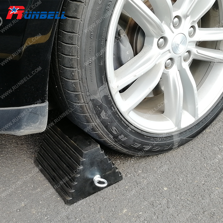 RUBBER WHEEL CHOCK - TS037