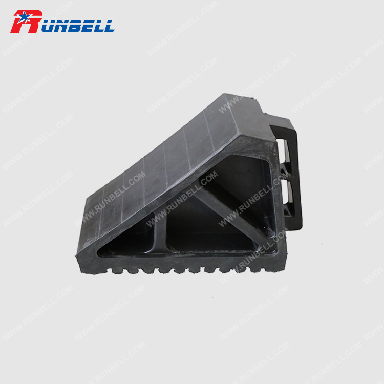 RUBBER WHEEL CHOCK - TS004