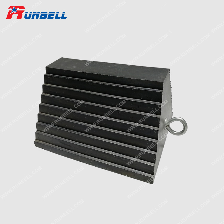 RUBBER WHEEL CHOCK - TS063