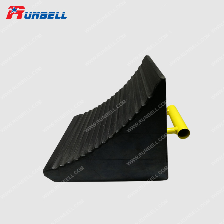 RUBBER WHEEL CHOCK - TS102