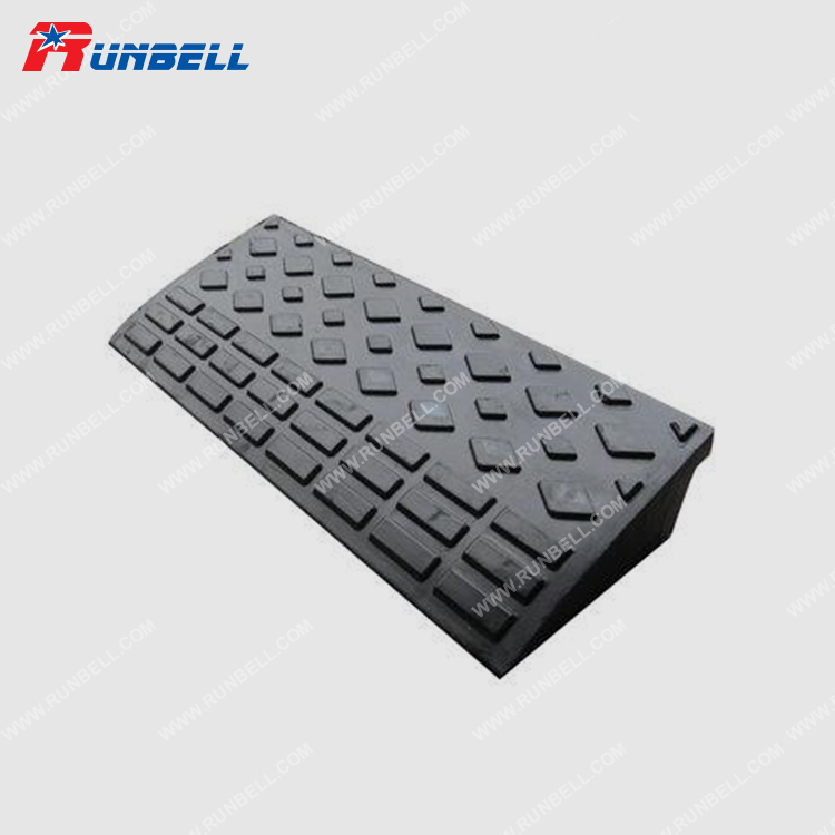 RUBBER CURB RAMP