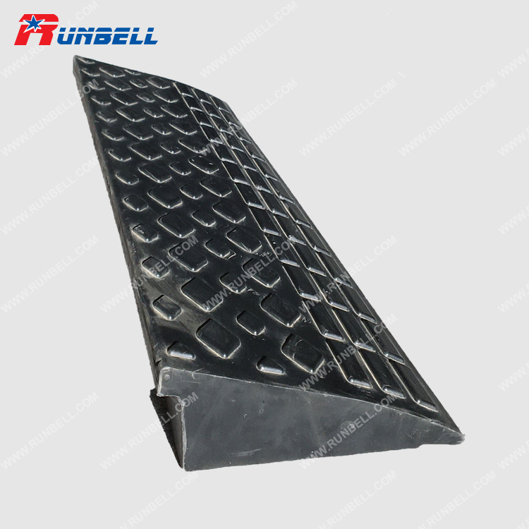 RUBBER CURB RAMP