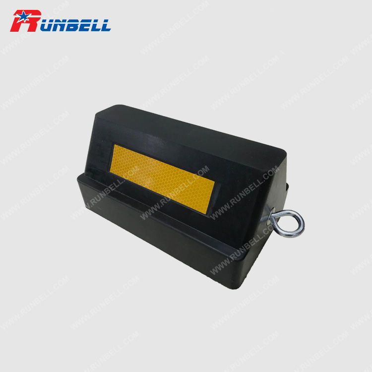 RUBBER WHEEL CHOCK - TS165