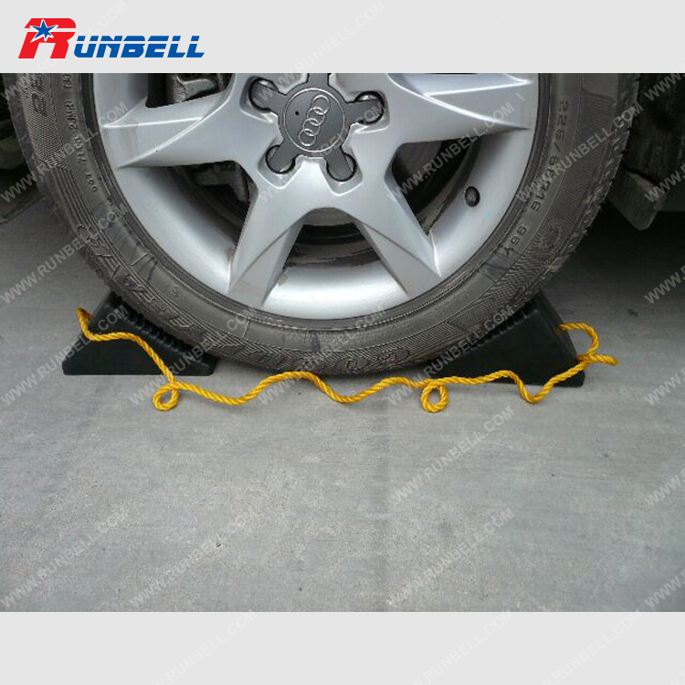 RUBBER WHEEL CHOCK - TS012
